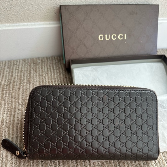 ✨PRICE IS FIRM✨ Authentic GUCCI microguccissima wallet - Picture 3 of 13